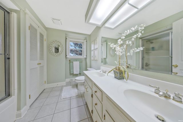 8 Oak Meadow Road, Evansville, IN 47725