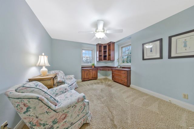 8 Oak Meadow Road, Evansville, IN 47725