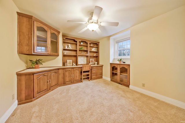 8 Oak Meadow Road, Evansville, IN 47725