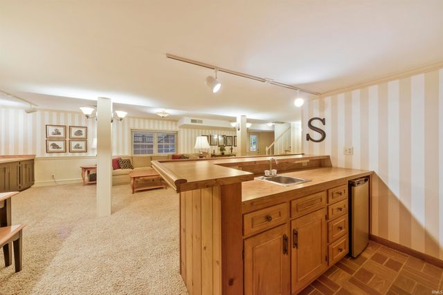 8 Oak Meadow Road, Evansville, IN 47725