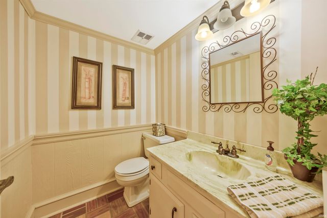 8 Oak Meadow Road, Evansville, IN 47725