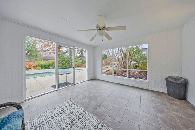 8 Oak Meadow Road, Evansville, IN 47725