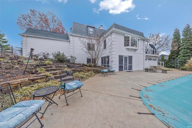 8 Oak Meadow Road, Evansville, IN 47725