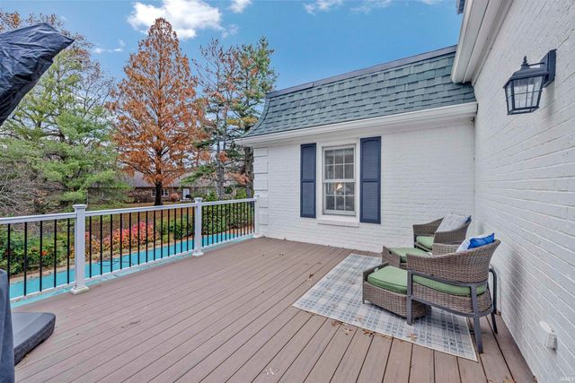 8 Oak Meadow Road, Evansville, IN 47725