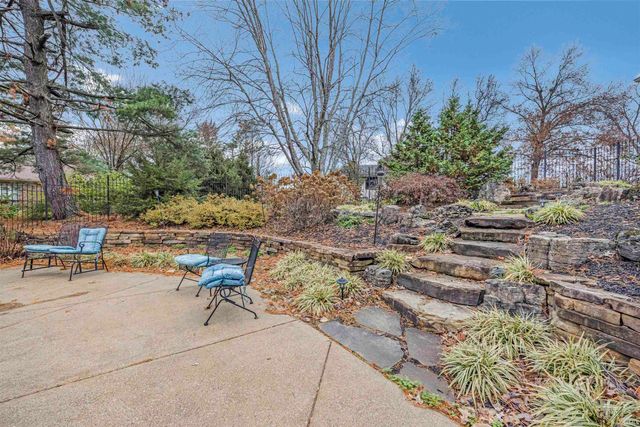 8 Oak Meadow Road, Evansville, IN 47725