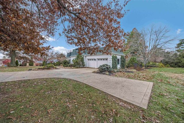 8 Oak Meadow Road, Evansville, IN 47725