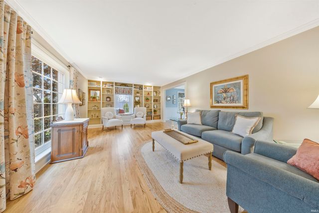 8 Oak Meadow Road, Evansville, IN 47725