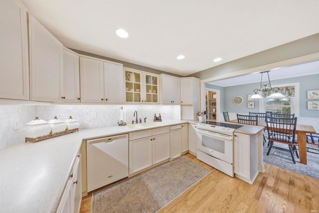 8 Oak Meadow Road, Evansville, IN 47725