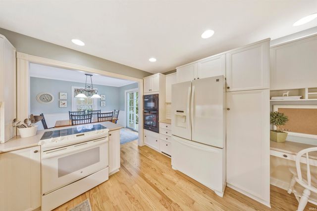 8 Oak Meadow Road, Evansville, IN 47725