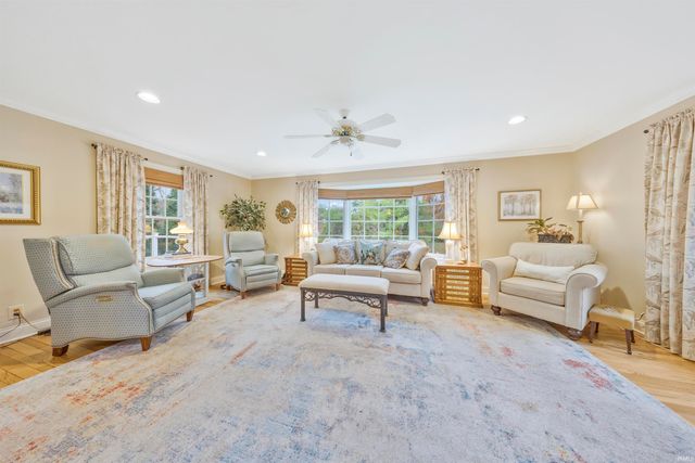 8 Oak Meadow Road, Evansville, IN 47725