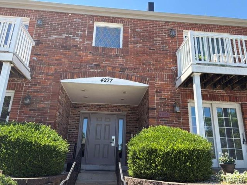4277 Forest De Ville Drive E, Unincorporated, MO 63129