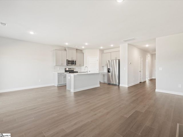 935 Rising Oak Court, Spartanburg, SC 29301