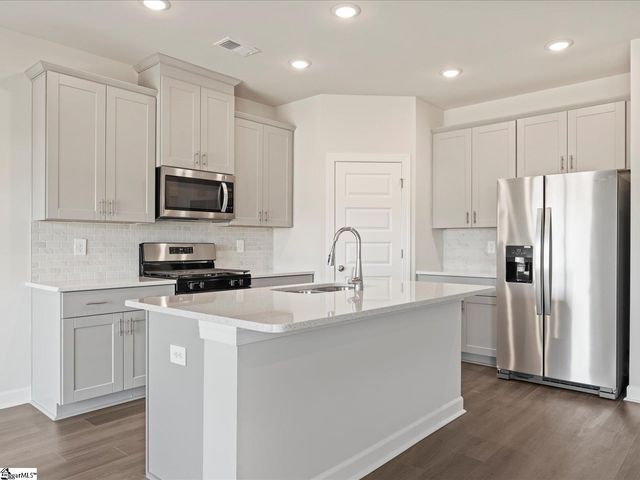 935 Rising Oak Court, Spartanburg, SC 29301