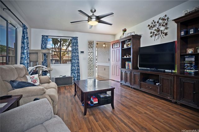 94-1027 Kaiamu Street, Waipahu, HI 96797