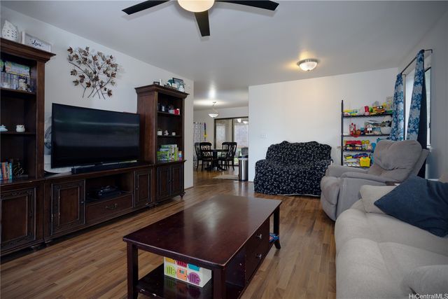 94-1027 Kaiamu Street, Waipahu, HI 96797