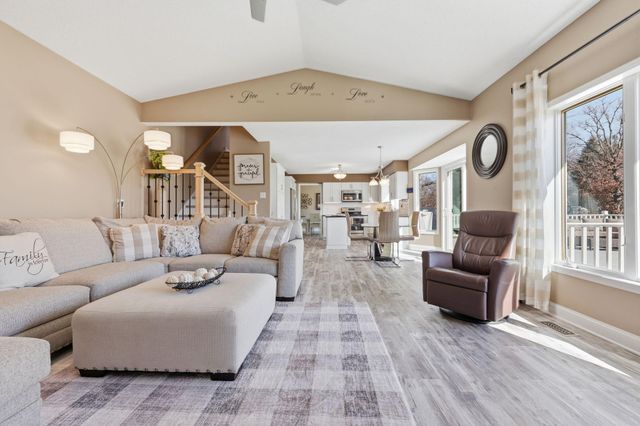 592 Vicki Lane, Shoreview, MN 55126