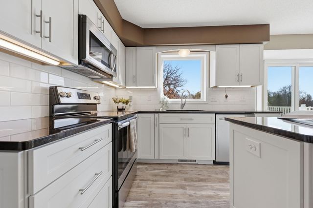 592 Vicki Lane, Shoreview, MN 55126