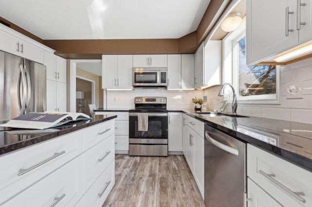 592 Vicki Lane, Shoreview, MN 55126