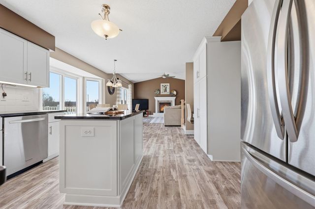 592 Vicki Lane, Shoreview, MN 55126