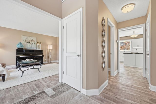 592 Vicki Lane, Shoreview, MN 55126