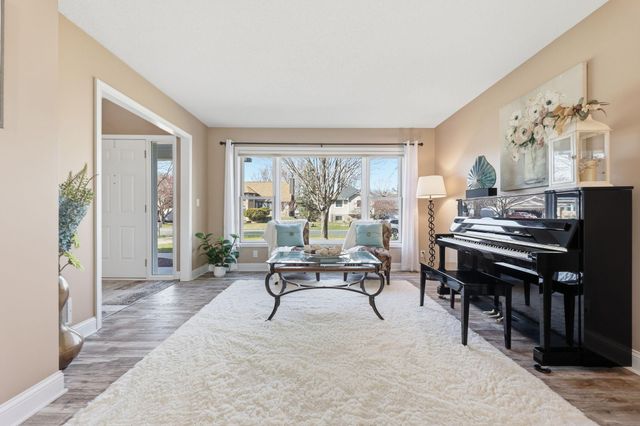 592 Vicki Lane, Shoreview, MN 55126