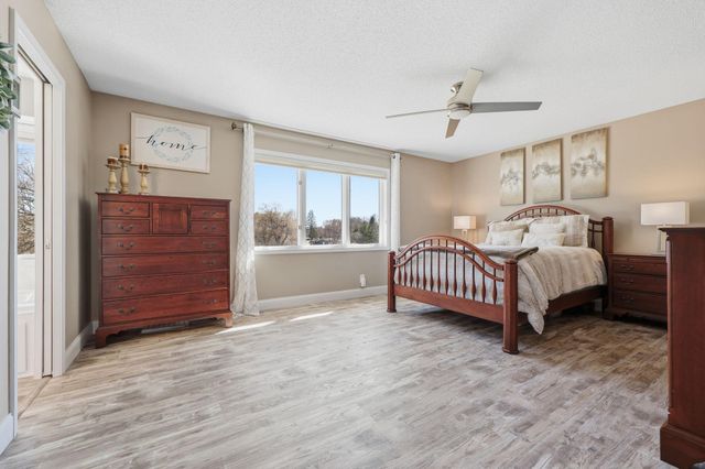 592 Vicki Lane, Shoreview, MN 55126