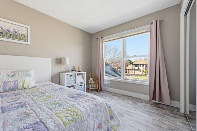 592 Vicki Lane, Shoreview, MN 55126