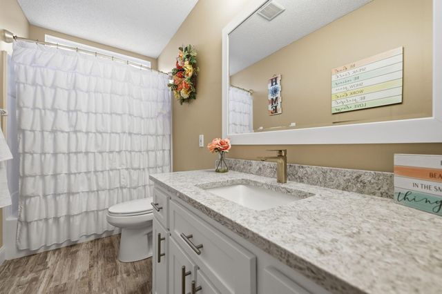 592 Vicki Lane, Shoreview, MN 55126