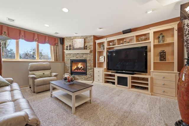 592 Vicki Lane, Shoreview, MN 55126