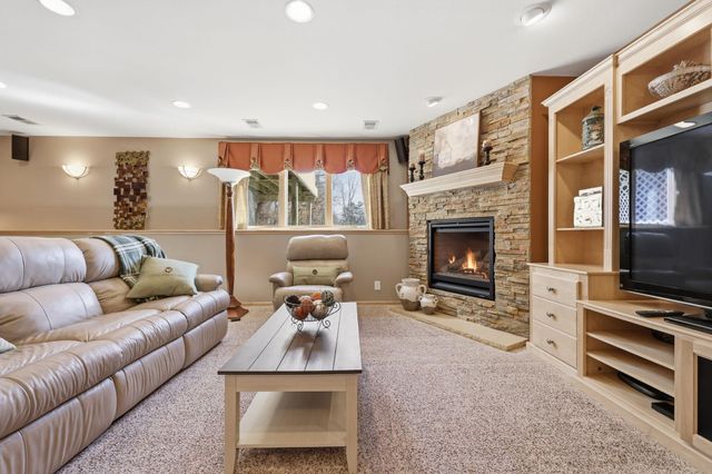 592 Vicki Lane, Shoreview, MN 55126