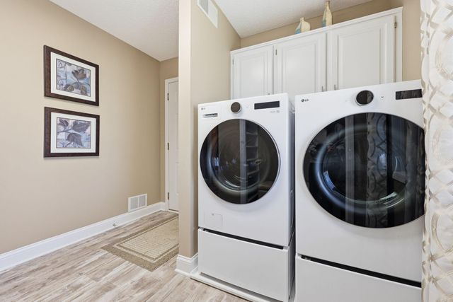 592 Vicki Lane, Shoreview, MN 55126