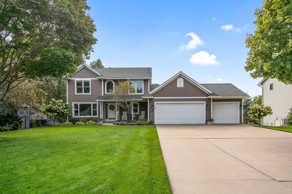 592 Vicki Lane, Shoreview, MN 55126