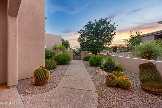 560 W Quiet Springs Drive, Oro Valley, AZ 85755