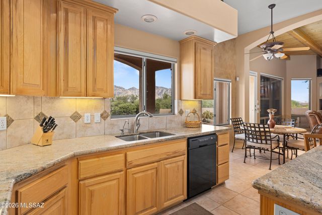 560 W Quiet Springs Drive, Oro Valley, AZ 85755