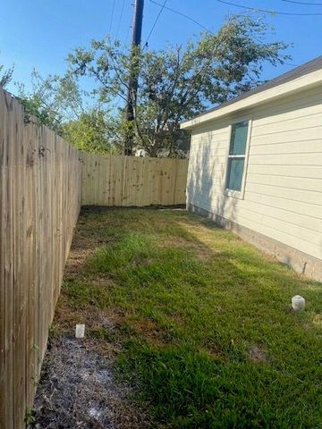 13543 Ambrose Street, Houston, TX 77045