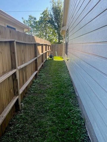 13543 Ambrose Street, Houston, TX 77045