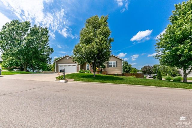 429 Haventon Drive, Manhattan, KS 66503