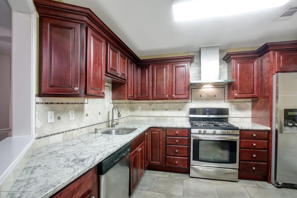 393 Yorkshire Place, Morganville, NJ 07751