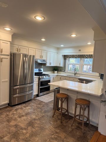 5201 Cumnor Road, Downers Grove, IL 60515