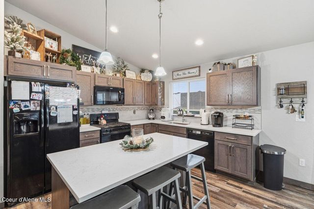 8562 W Seed Ave, Rathdrum, ID 83858