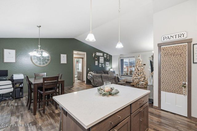 8562 W Seed Ave, Rathdrum, ID 83858