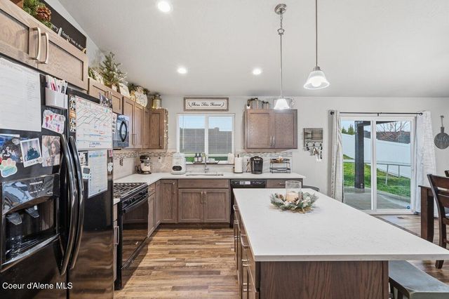 8562 W Seed Ave, Rathdrum, ID 83858