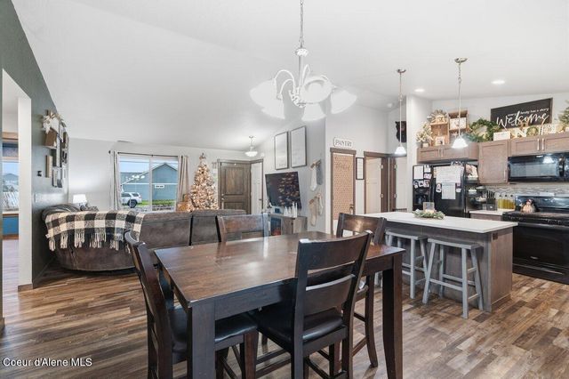 8562 W Seed Ave, Rathdrum, ID 83858