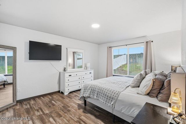 8562 W Seed Ave, Rathdrum, ID 83858