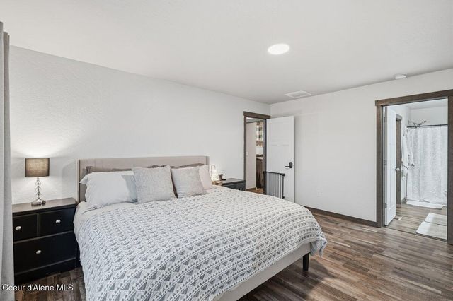 8562 W Seed Ave, Rathdrum, ID 83858