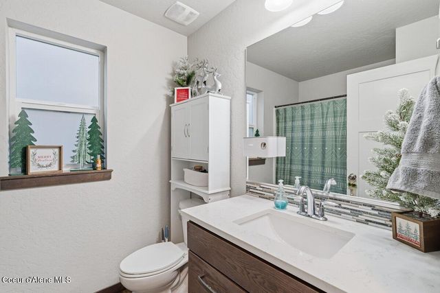 8562 W Seed Ave, Rathdrum, ID 83858