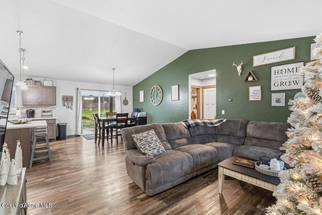 8562 W Seed Ave, Rathdrum, ID 83858