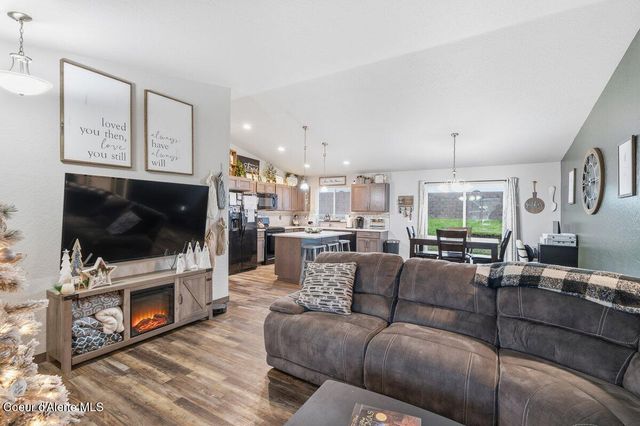 8562 W Seed Ave, Rathdrum, ID 83858