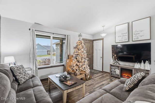 8562 W Seed Ave, Rathdrum, ID 83858