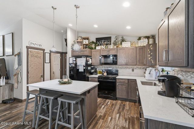 8562 W Seed Ave, Rathdrum, ID 83858